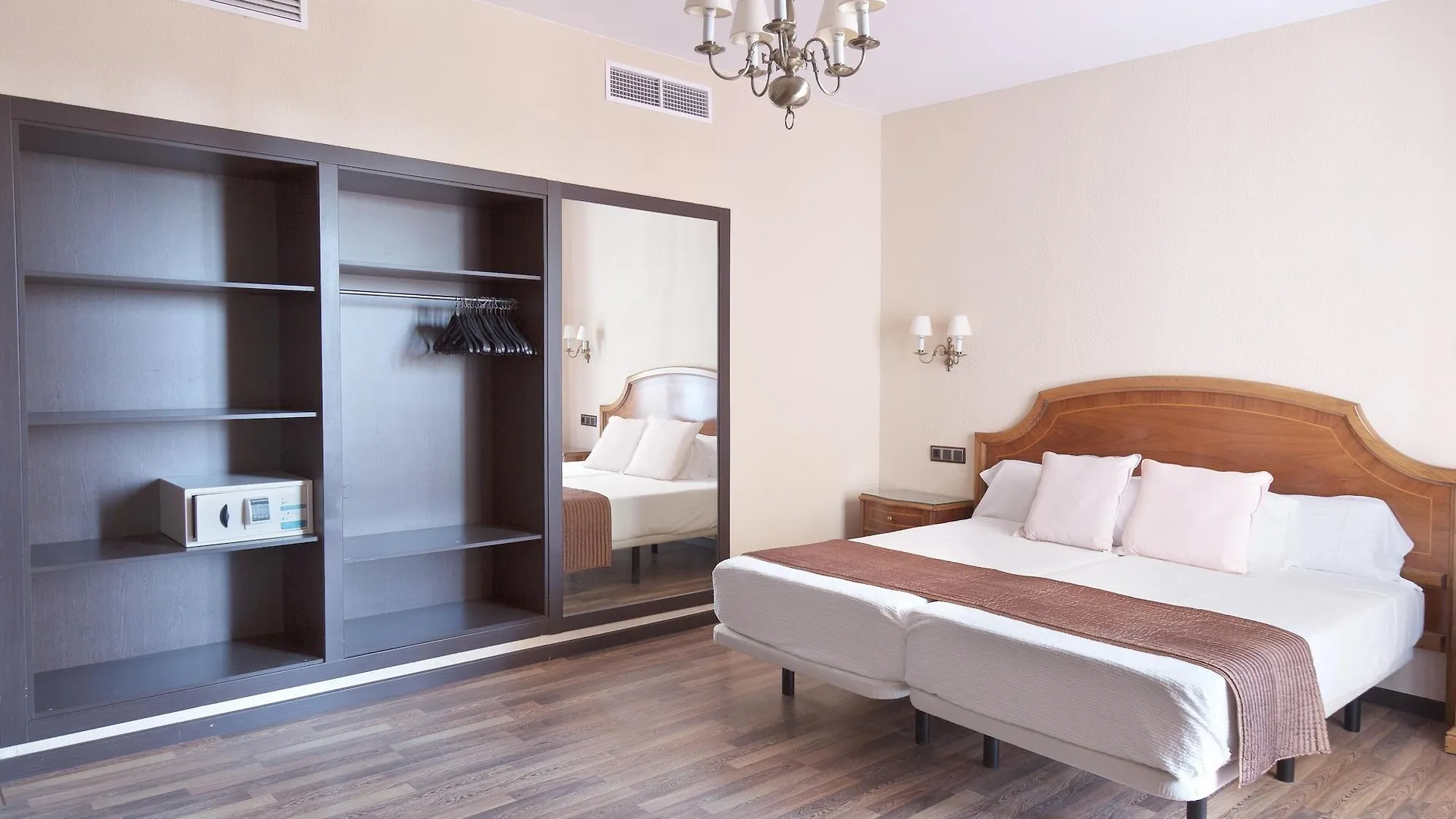 Hotel Roger De Flor By Seleqtta Λορέτ Ντε Μαρ