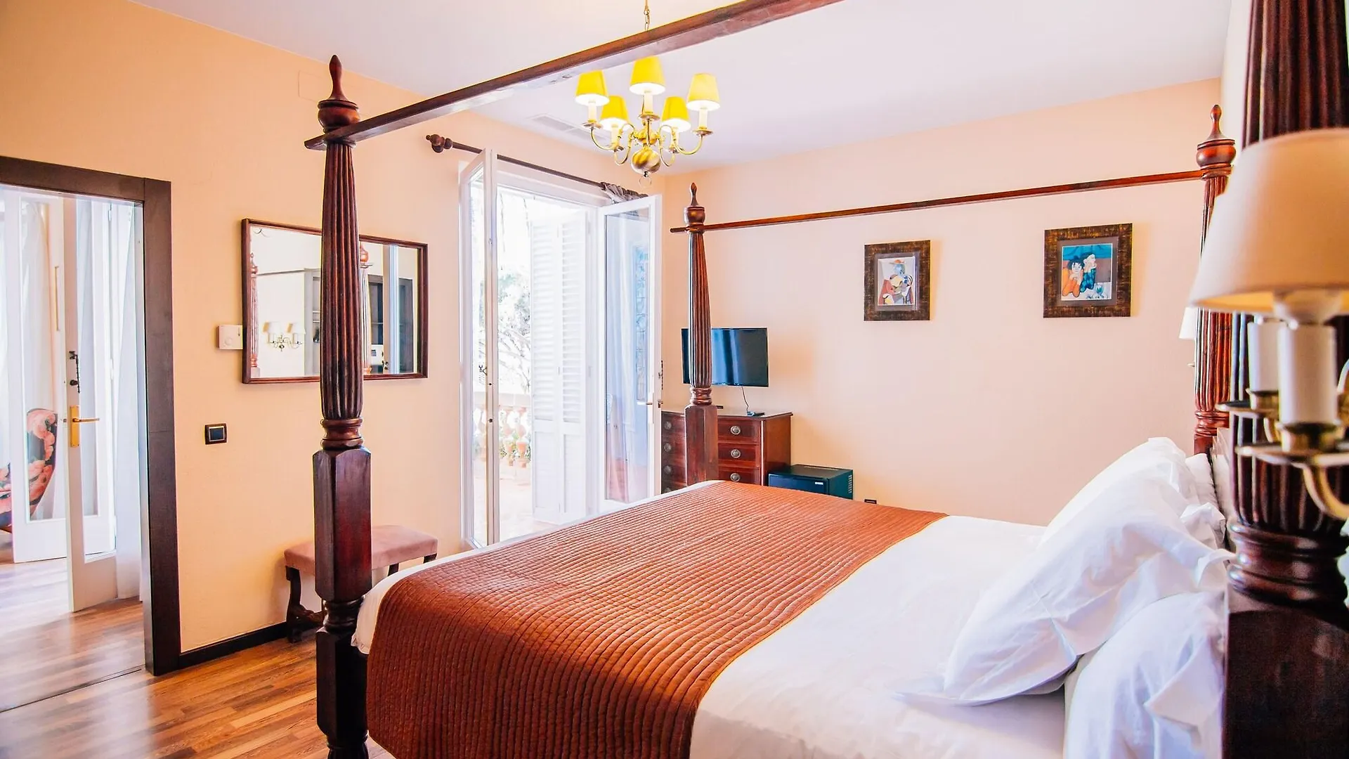 Hotel Roger De Flor By Seleqtta Lloret de Mar 4*,