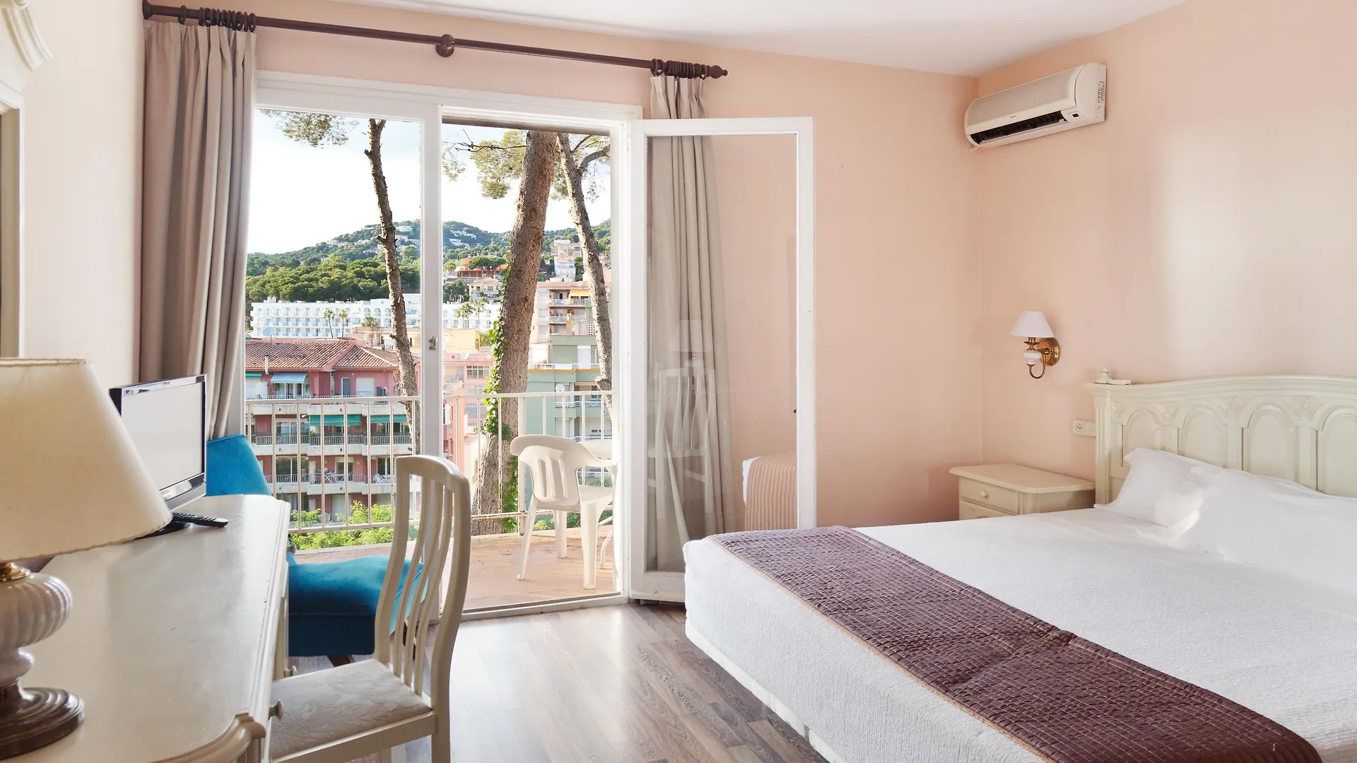 Roger de Flor Seleqtta Hotel Lloret de Mar 4*,