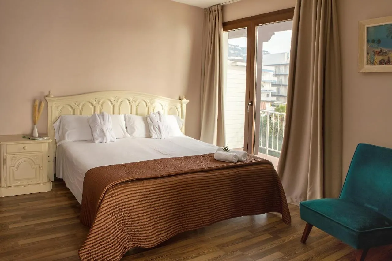 Hotel Roger De Flor By Seleqtta Lloret de Mar