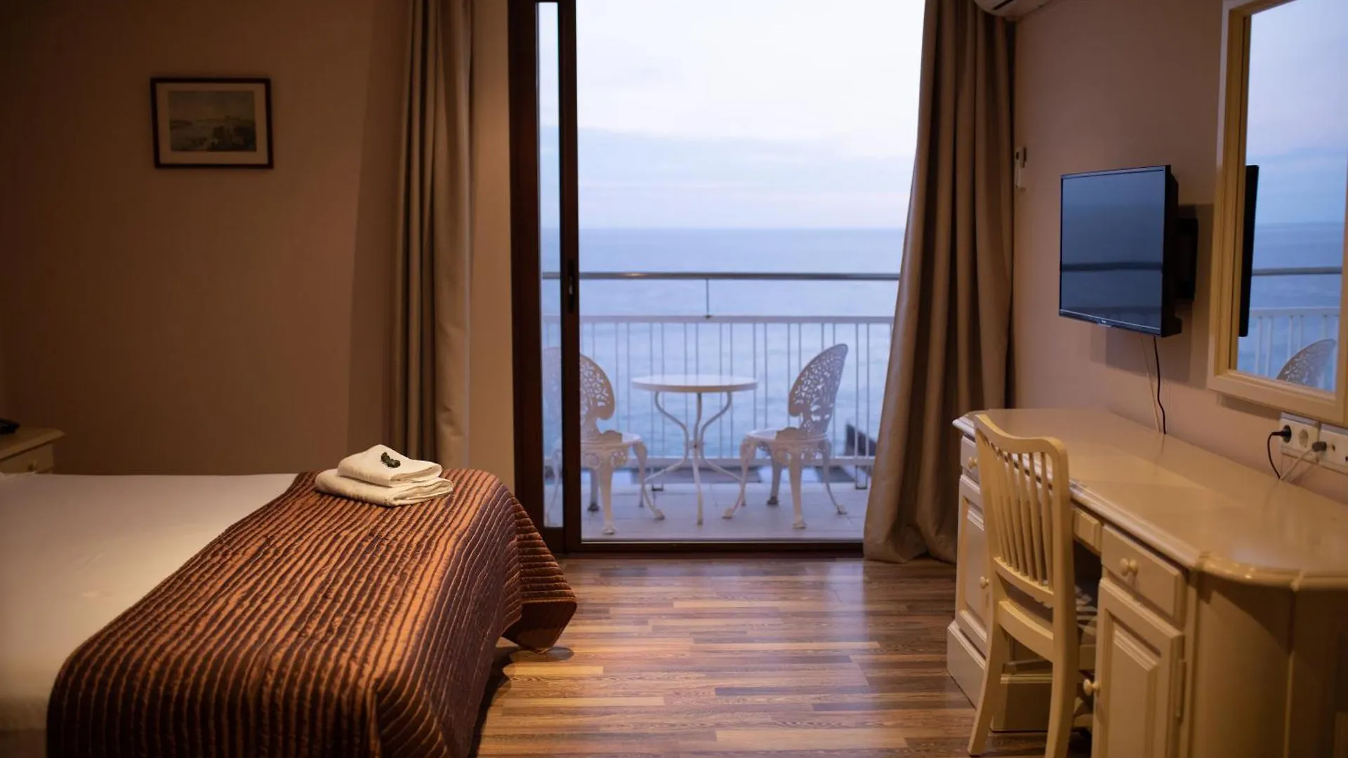Roger de Flor Seleqtta Hotel Lloret de Mar