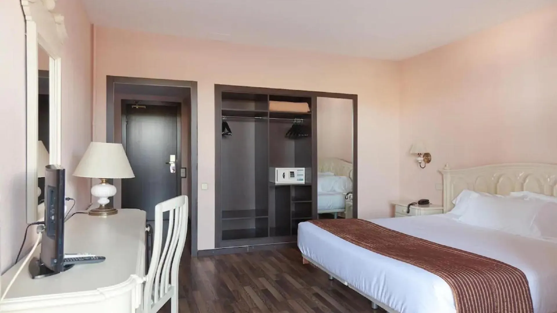 Hotel Roger De Flor By Seleqtta Lloret de Mar 4*,  Spain